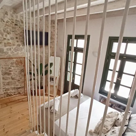 Menta Boutique House In Old Town *